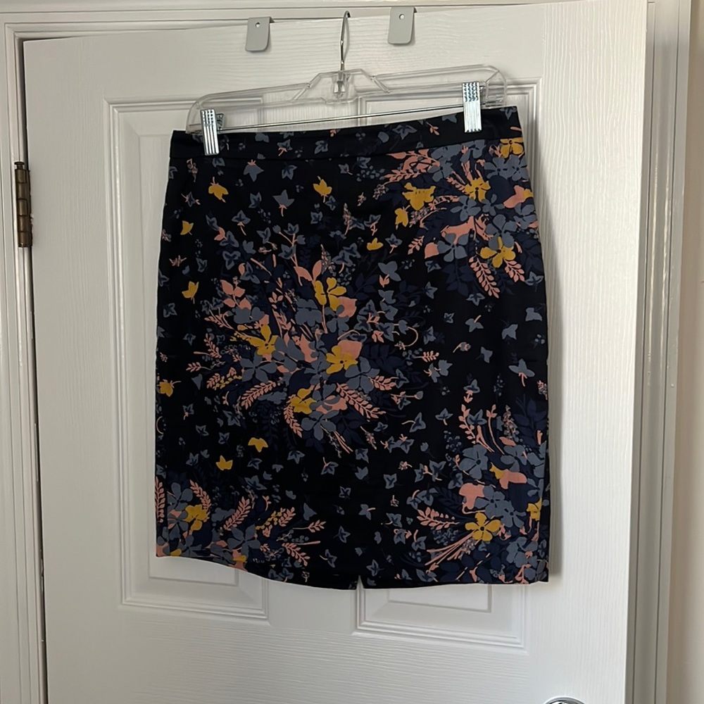 EUC - Size 6P - Super Cute Ann Taylor LOFT Skirt. Blue with yellow and pink.